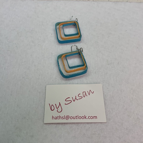 Handmade Quilled Earrings. $8 a pair. - Picture 4 of 6